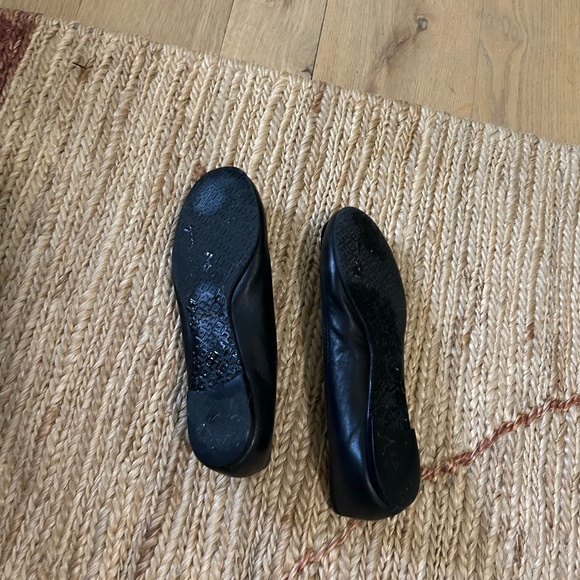 TORY BURCH WOMEN'S BLACK LEATHER LOGO BALLET FLATS SHOES 9 - Picture 7 of 11